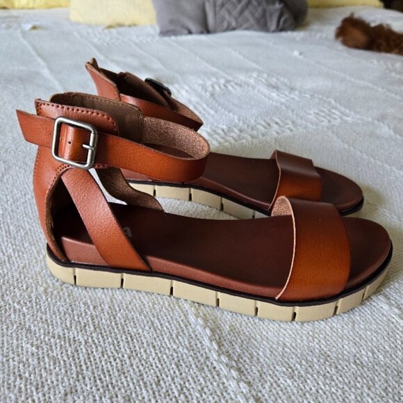 Beautiful and Comfortable - Picture 2 of 3